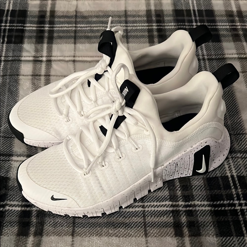 Nike White and Black Sneakers